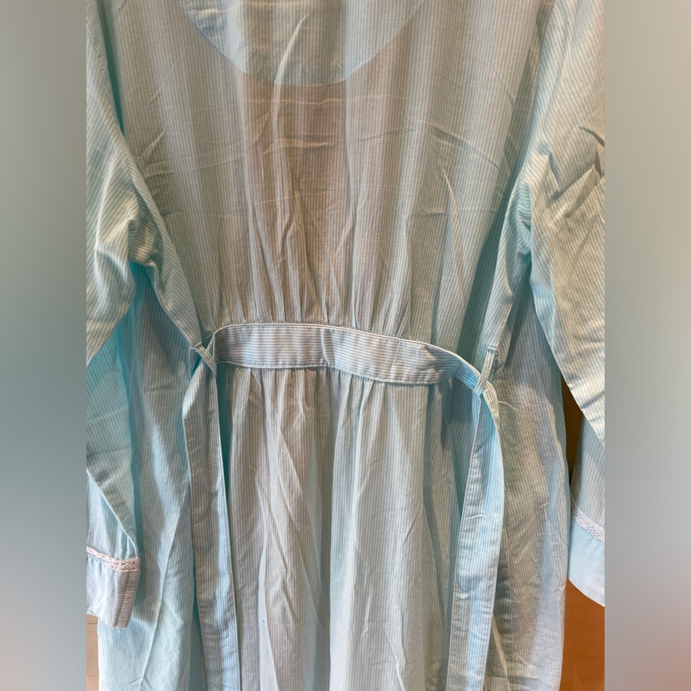 Vanity Fair long Cotton Robe - Picture 5 of 9
